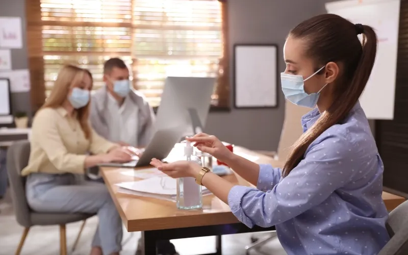 Germes en entreprise : 6 stratégies pour les réduire